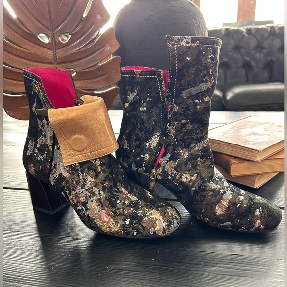 Chanii.B Ankle Boots - Picture 1 of 4